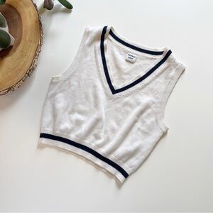 Aritzia Sunday Best Wool Cropped Sweater Vest | Small